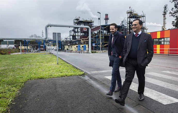 El embajador de la India en España, Dinesh K. Patnaik,visita las instalaciones de Birla Carbon Spain (BCS) en Gajano