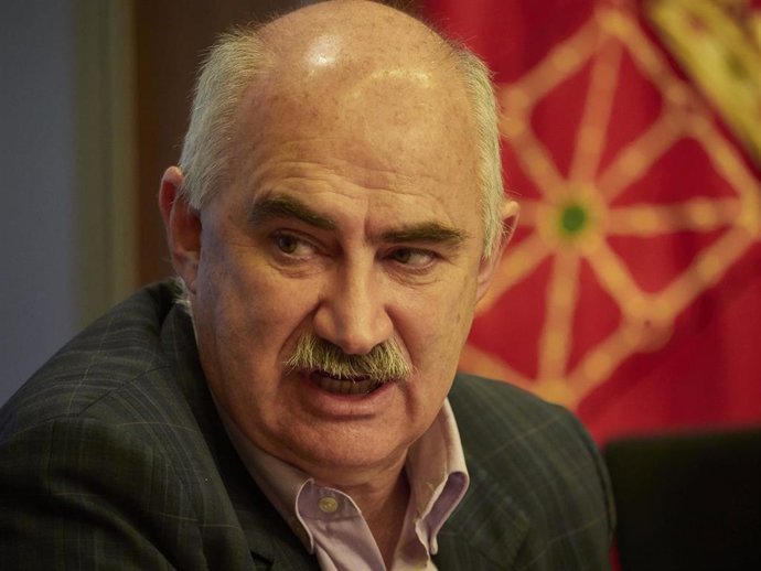 Archivo - El vicepresidente segundo y consejero de Ordenación del gobierno de Navarra, José María Aierdi, presenta un proyecto conjunto con la Fundación Caja Navarra de viviendas de alquiler en la Sala de Prensa del Palacio de Navarra, en Pamplona, Nava