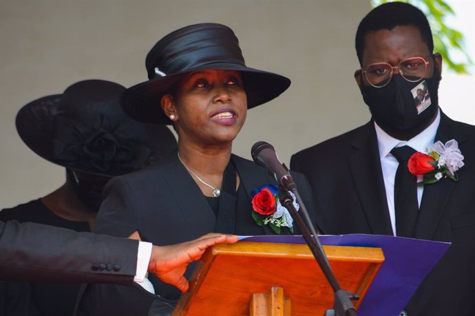 Archivo - BEIJING, Aug. 2, 2021  -- Martine Moise, widow of slain Haitian President Jovenel Moise, speaks during his funeral in Cap-Haitien, Haiti, July 23, 2021.