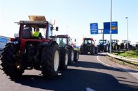 Tractoradas en Unquera, Colindres y Reinosa cortarán hoy tres accesos a las autovías A-8 y A-67