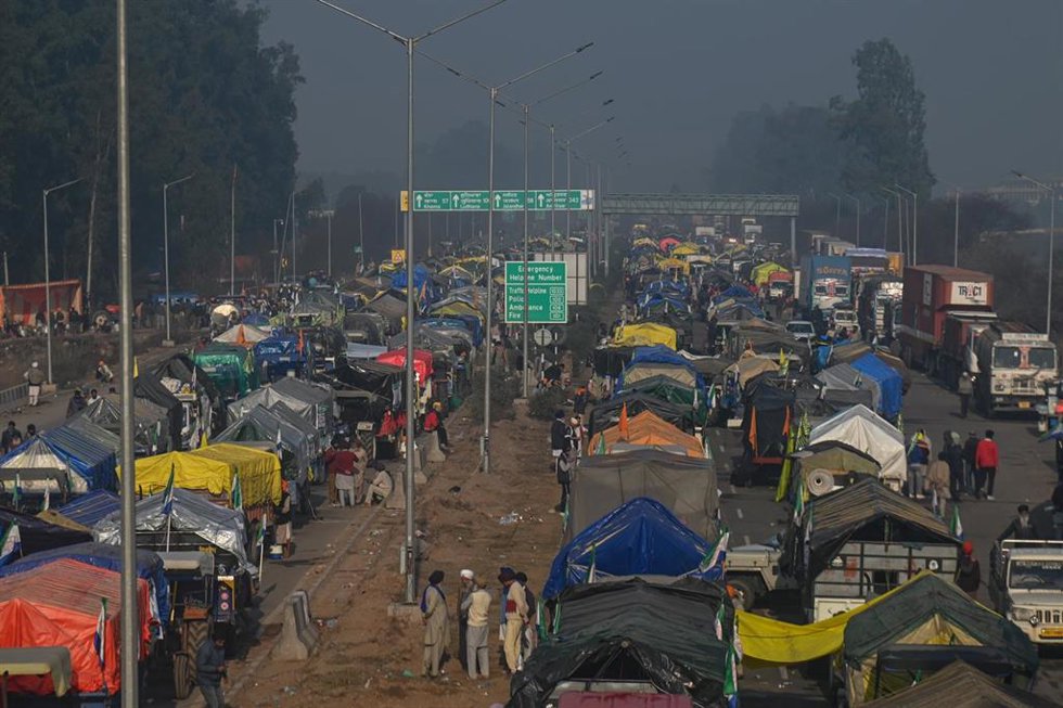 Marcha de los agricultores hacia Nueva Delhi para conseguir un precio mínimo de sostenimiento para sus cultivos