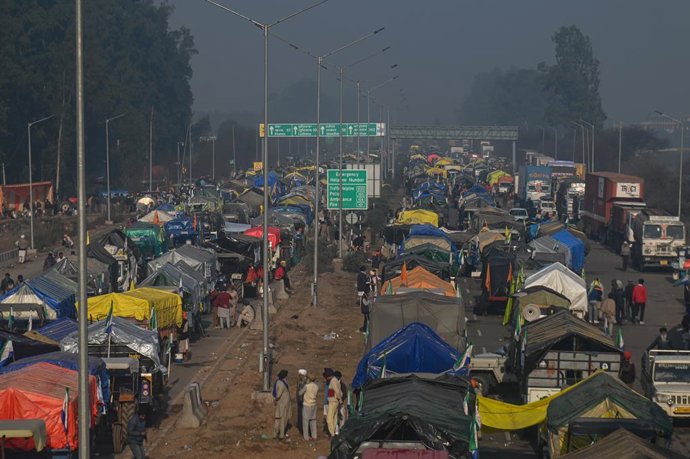 Marcha de los agricultores hacia Nueva Delhi para conseguir un precio mínimo de sostenimiento para sus cultivos
