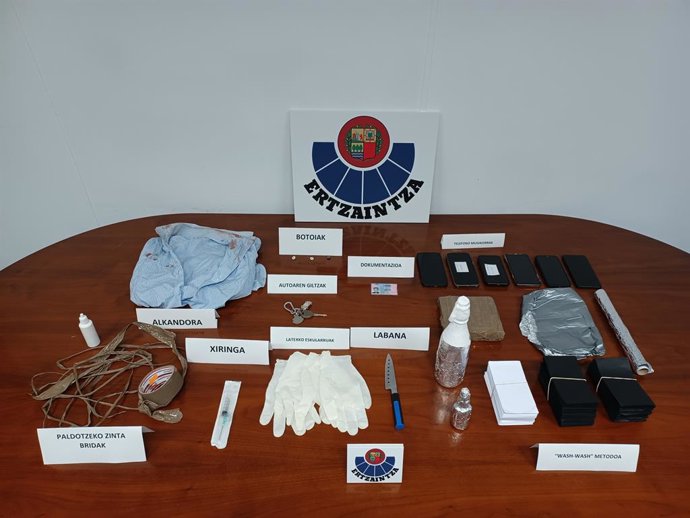 Monobolumenean eta Irungo etxebizitzan aurkituriko gauzak.