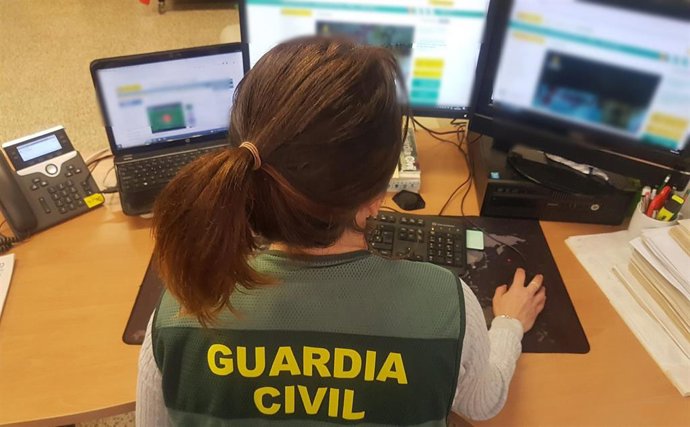 Una agente de la Guardia Civil.