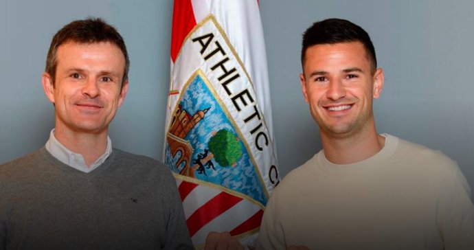 El Presidente Del Athletic, Jon Uriarte, Y El Jugador Gorka Guruzeta.