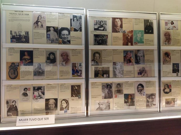 Exposición filatélica 'Mujer tuvo que ser', en la oficina principal de la compañía.