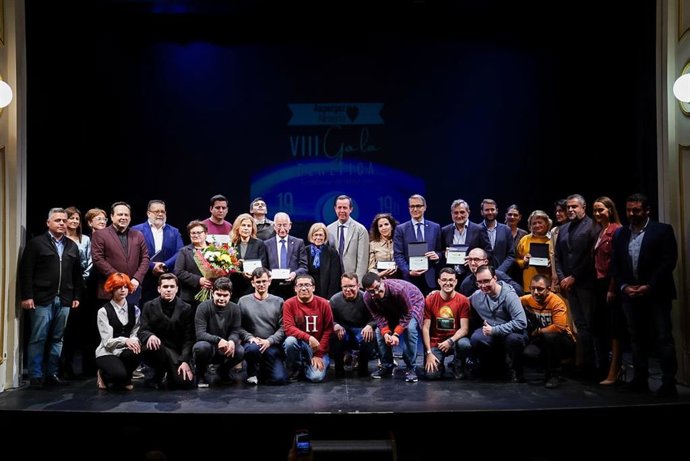 Foto de familia de la Gala Asperger celebrada en el Teatro Apolo