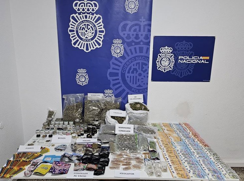 Material requisado por la Policía Nacional en una operación de desmantelamiento del primer laboratorio de España de producción de 'rosin' en Arona