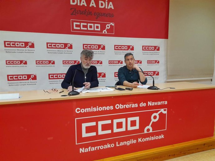 El secretario general de CCOO Navarra, Chechu Rodríguez, y el secretario de Políticas Sociales y Públicas, Joseba Eceolaza