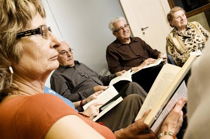 Archivo - Ancianos en una imagen de archivo.