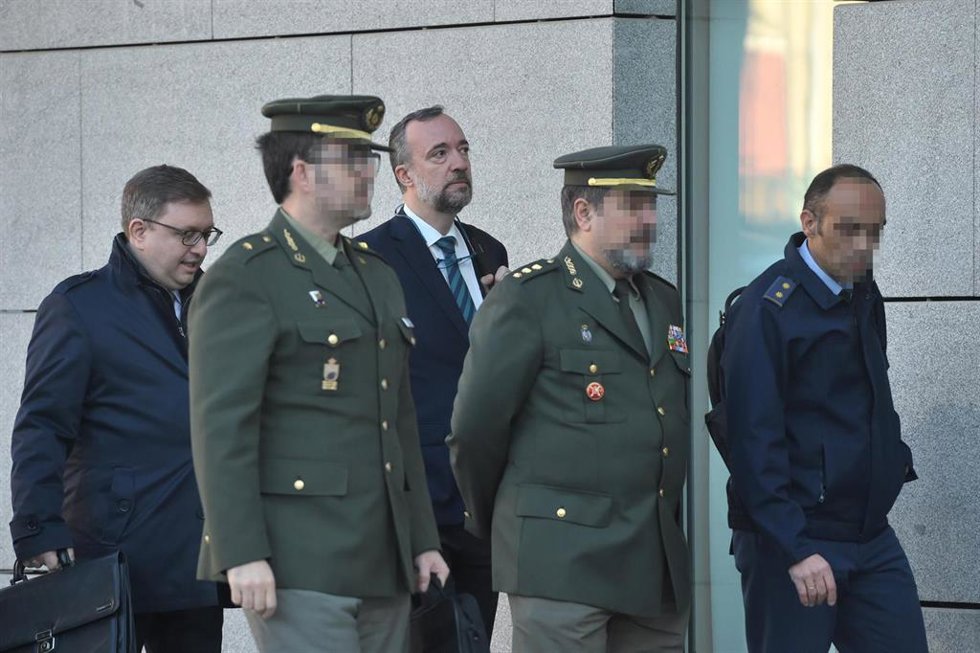 El ex secretario de Estado de Seguridad Francisco Martínez (c) a su llegada a un juicio a la sede de la Audiencia Nacional de Génova, a 20 de febrero de 2024, en Madrid (España). El juez de la Audiencia Nacional que investiga las supuestas presiones al