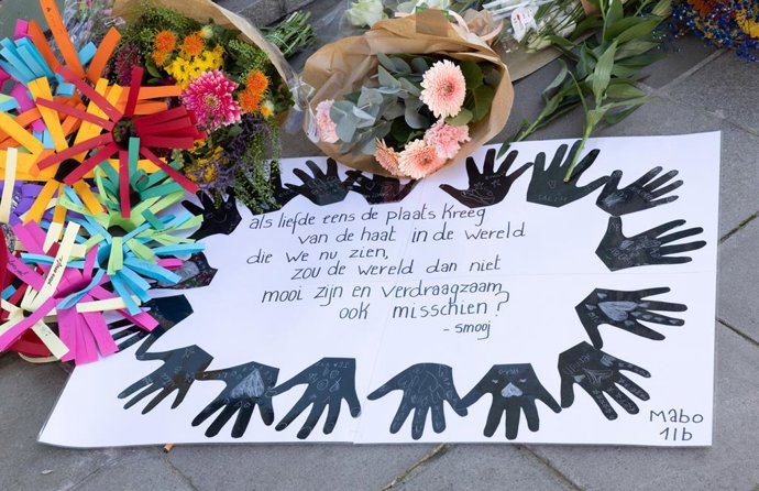 Archivo - Illustration picture shows the site of Monday's attack, the entrance to an office building, in Brussel, Tuesday 17 October 2023. Two Swedish nationals who were in Brussels to support their national soccer team's match against Belgium's Red Dev