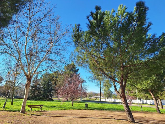 Parque del valle del Albarregas cerca del recinto ferial de Mérida