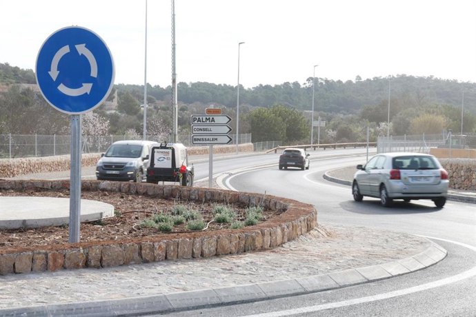El Consell de Mallorca ha inaugurado este martes la nueva rotonda de Alaró.