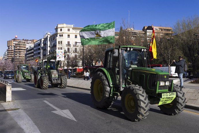 Tractores en por las calles de Granada, a 20 de febrero de 2024 en Granada, Andalucía (España)