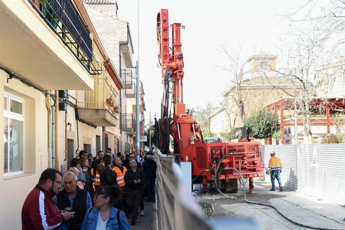 Archivo - Derribo de las viviendas afectadas por la inestabilidad de los terrenos de la construcción de la línea 7B de Metro de San Fernando de Henares, a 14 de marzo de 2023, en San Fernando de Henares, Madrid (España). Las viviendas de estas familias 