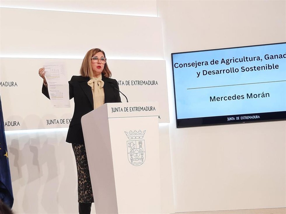 La consejera de Agricultura, Mercedes Morán, en rueda de prensa para informar sobre la reunión del Consejo Consultivo de Política Agraria Común para Asuntos Comunitarios preparatorio del Consejo de Ministros de la UE del 26 de febrero