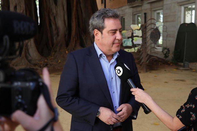 Archivo - El diputado de Vox José María Llanos