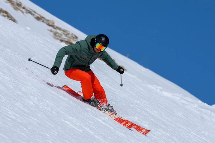 Rh+ invita a elegir bien las terceras capas en el esquí.