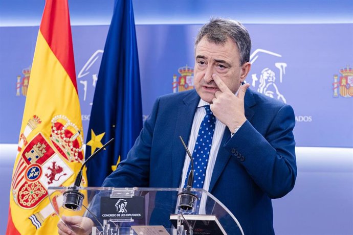 Archivo - El portavoz del PNV en el Congreso, Aitor Esteban, en una rueda de prensa