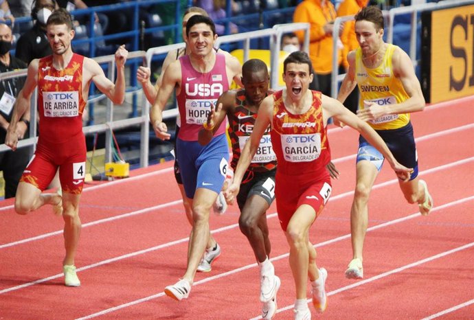 Archivo - Mariano García en el momento de ganar el oro en los 800 m en el Mundial de Pista Cubierta de 2022