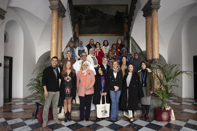 Foto de familia con la delegación de mujeres procedentes de Marruecos, Mauritania y Túnez.