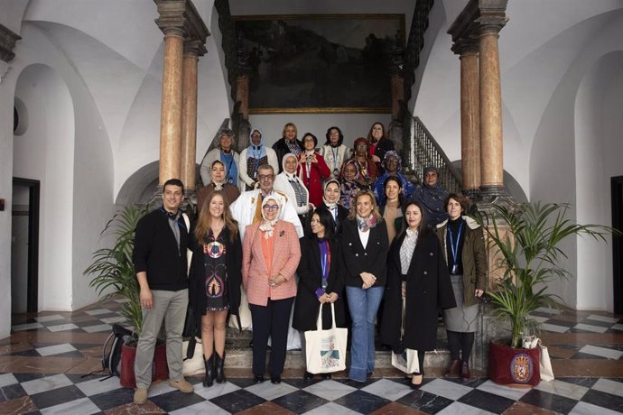Foto de familia con la delegación de mujeres procedentes de Marruecos, Mauritania y Túnez.