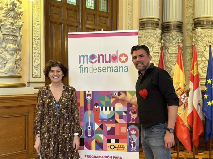 La concejala de Participación Ciudadana y Deportes, Mayte Martínez, y el mago Freddy Varó en la presentación del evento.