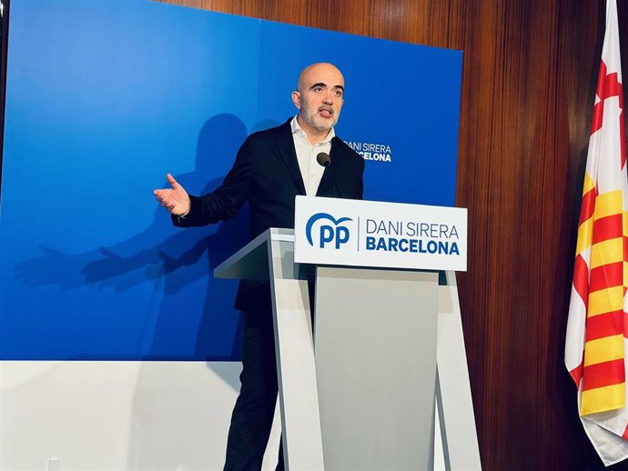 El líder de Vox en el Ayuntamiento de Barcelona, en la rueda de prensa de este martes tras la Comisión extraordinaria de Economía.
