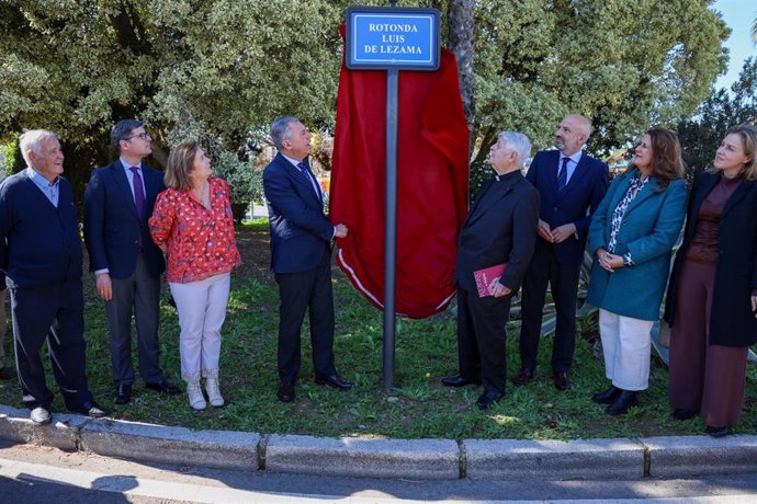 Rotonda en la Cartuja dedicada al padre Lezama