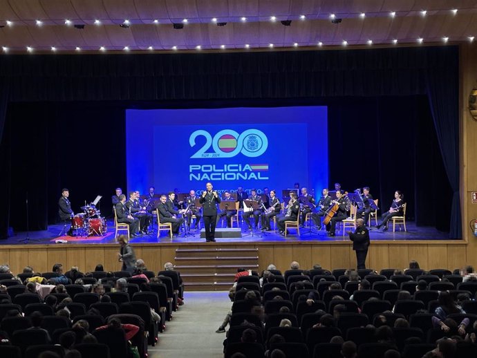 Concierto didáctico de la banda sinfónica de la Policía Nacional en Santander