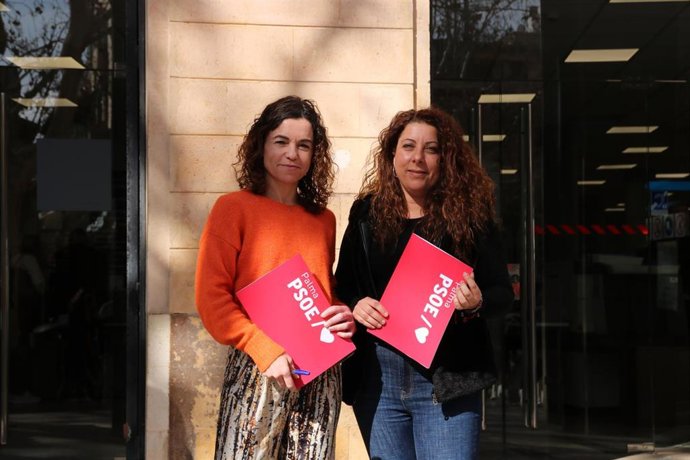 Las regidoras del PSIB en Palma Rosario Sánchez y Angélica Pastor.