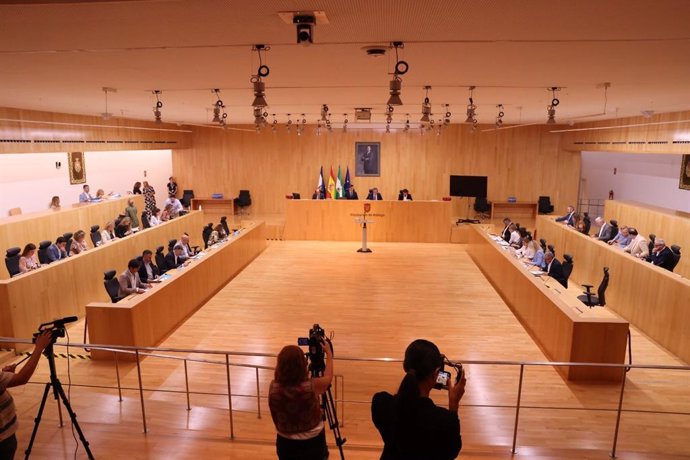 Archivo - Pleno de la Diputación provincial de Málaga en una imagen de archivo 