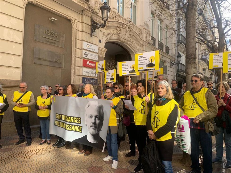 Concentración de Amnistía Internacional frente al consulado de Estados Unidos en Valncia