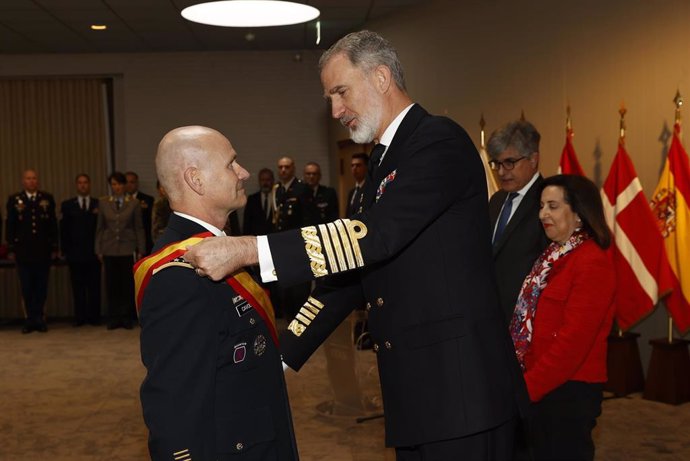 El Rey Felipe VI entrega la Gran Cruz del Mérito Naval al comandante supremo aliado de la OTAN, el general estadounidense Christopher Cavolli