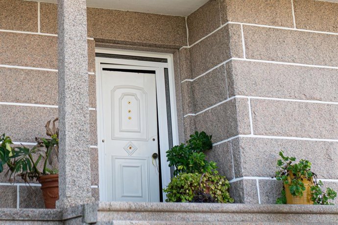 Archivo - Fachada de una de las viviendas que ha sido registrada, a 19 de diciembre de 2023, en Arousa, Pontevedra, Galicia (España). 