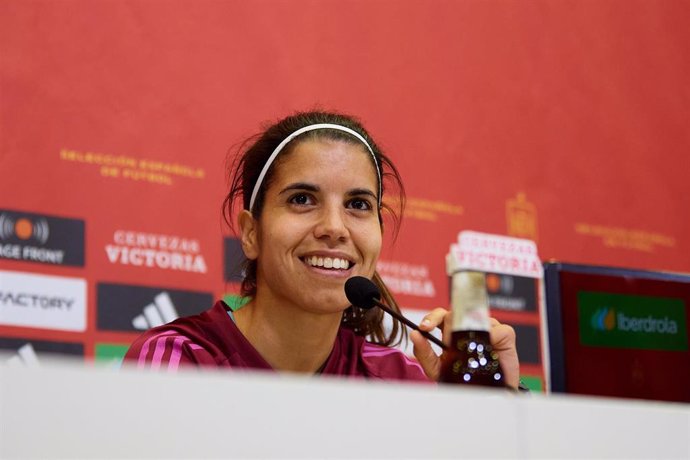 La delantera Alba Redondo en rueda de prensa con la selección española