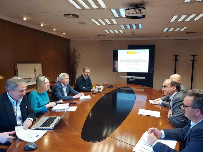 Reunión de representantes de Acuaes y el alcalde de Cáceres, Rafael Mateos