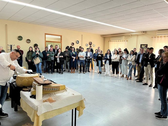 Actividad desarrollada en el marco de la inauguración, en el Ifapa de Hinojosa del Duque, de la XI edición del curso de Especialista en Quesería.
