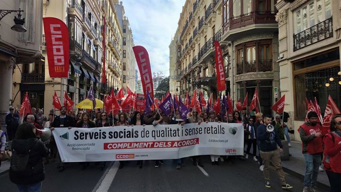 Manifestació convocada per UGT PV i CCOO PV per uns "servicis socials de qualitat" i el compliment dels acords d'homologació salarial i dignificació