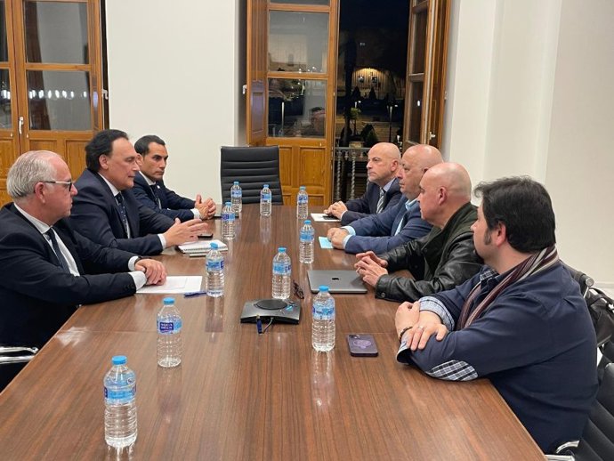 Reunión de la Plataforma en Defensa de la UJA con el consejero Gómez Villamandos.