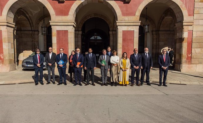 PSC, Vox, Cs y PP guardan un minuto de silencio por los guardias civiles de Barbate (Cádiz) ante el Parlament