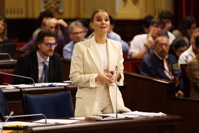 Archivo - La presidenta del Govern balear, Marga Prohens, interviene durante un pleno en el Parlament balear