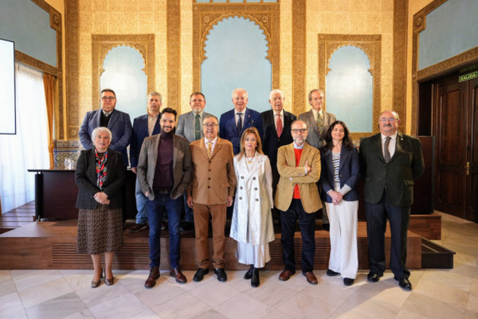 Autoridades y participantes en el simposio 'Comer juntos'.
