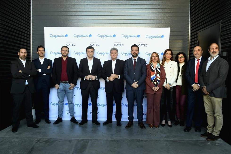 Foto de familia de laiInaguración de la Laboratorio de Industria Inteligente en Cádiz.