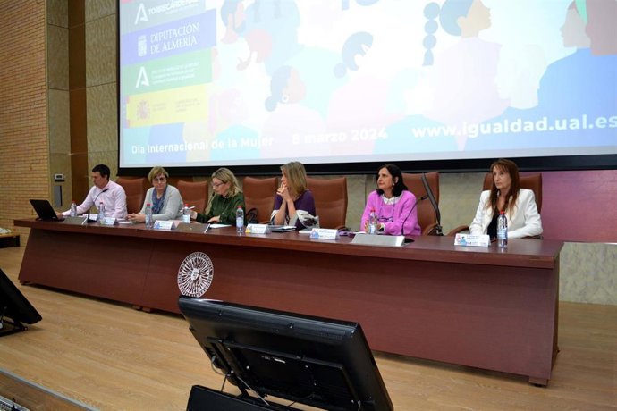 Representantes del proyecto 'Almería unida por la igualdad'.