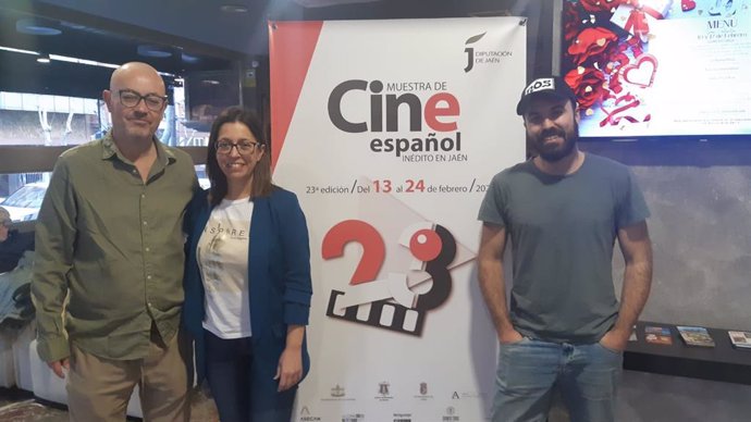 África Colomo junto a los directores cinematográficos Manuel Martín Cuenca y Álvaro Gago