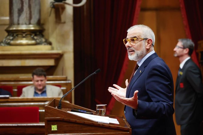 El presidente de Cs en el Parlament, Carlos Carrizosa, interviene durante el pleno monográfico sobre sequía y cambio climático