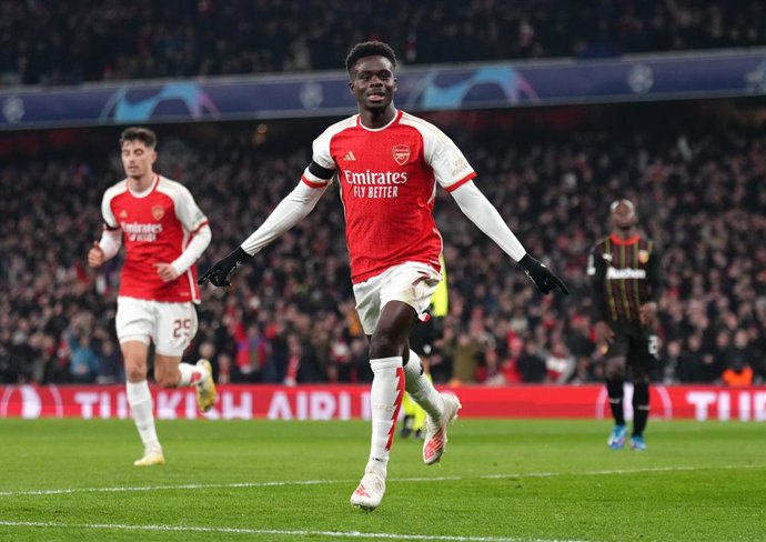 Archivo - 29 November 2023, United Kingdom, London: Arsenal's Bukayo Saka celebrates scoring his side's third goal during the UEFA Champions League Group B soccer match between Arsenal and RC Lens at the Emirates Stadium. Photo: John Walton/PA Wire/dpa