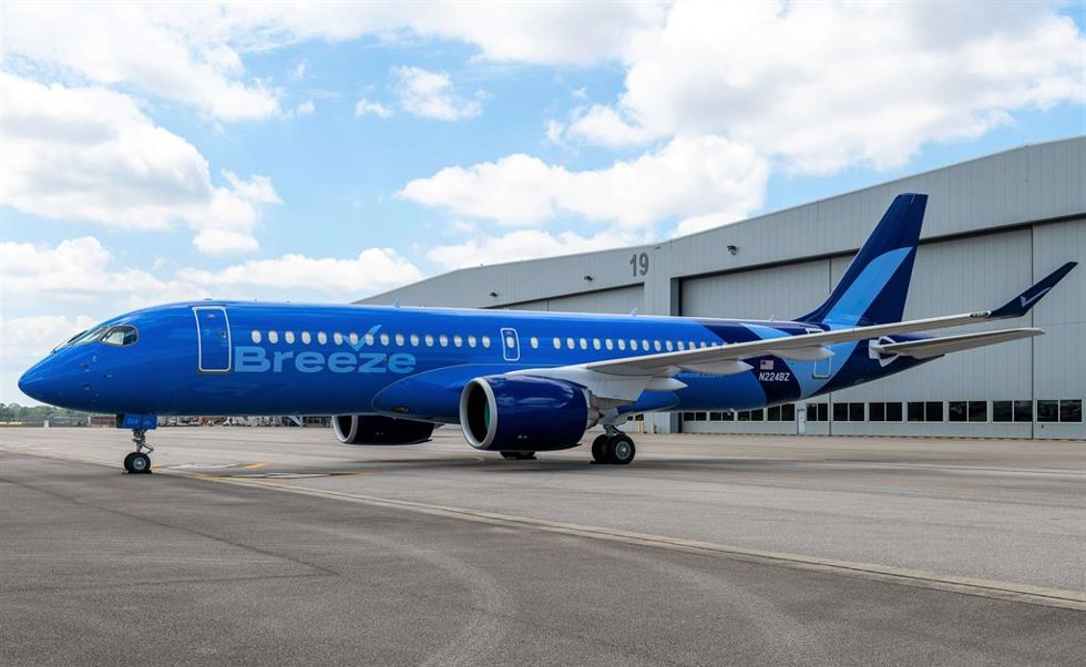 Un A220 de Breeze Airways